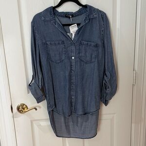 NWT Velvet heart Blue Denim-Look Button Top super soft tencel medium